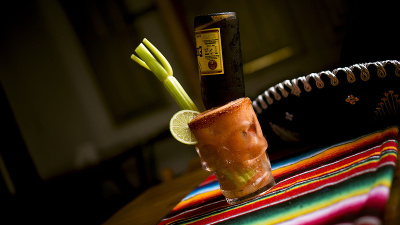 wellbeing, sony a6000, refreshment, business, selective focus, patos de minas, table, close-up, freshness, skull, focus on foreground, 5K, food and drink