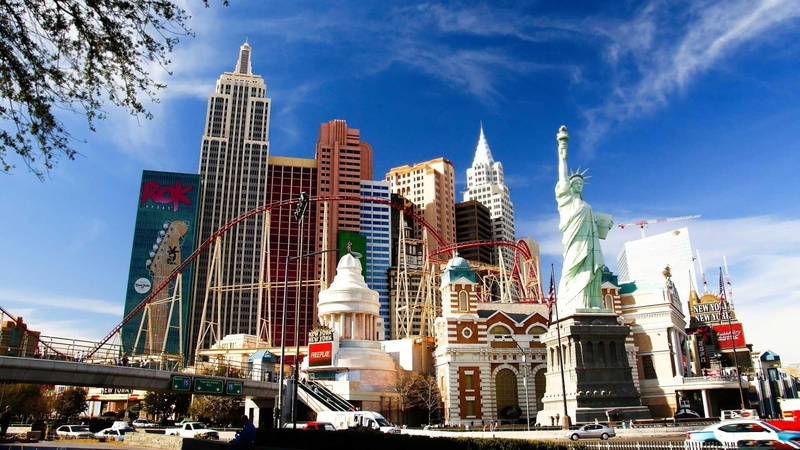 building Exterior, statue, downtown District, digital, liberty, urban Skyline, nature, night, mode of transportation, las vegas, cityscape, car, blue, city Life