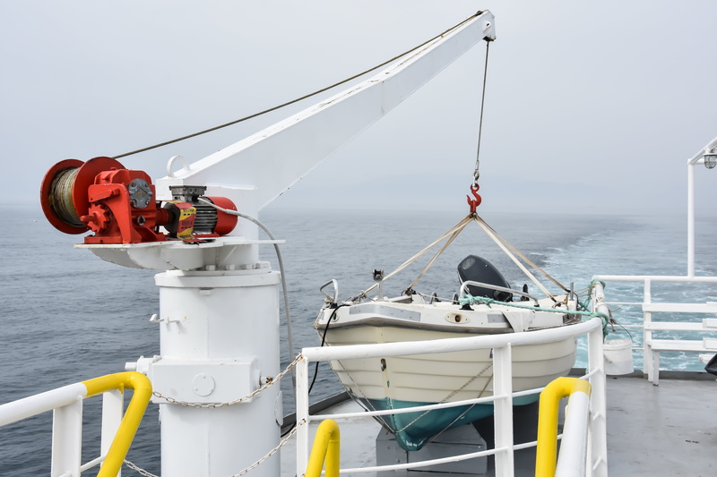 travel, sky, horizon, health, luxury, outdoors, industry, rescue, lifeboat, day, water, assistance, vacation, holiday, saver, occupation, boat, security