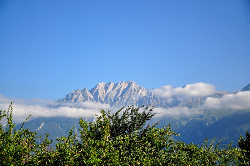 beauty in nature, environment, clouds, pine tree, mountain range, outdoors, the apennines, mountain, tranquil scene, coniferous tree, pine woodland, day