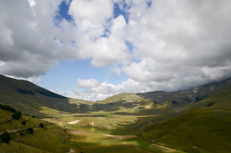outdoors, mountain, mountains, tranquil scene, 4K, castelluccio, land, cloud - sky, idyllic, beauty in nature, mountain ridge, green color, scenics - nature
