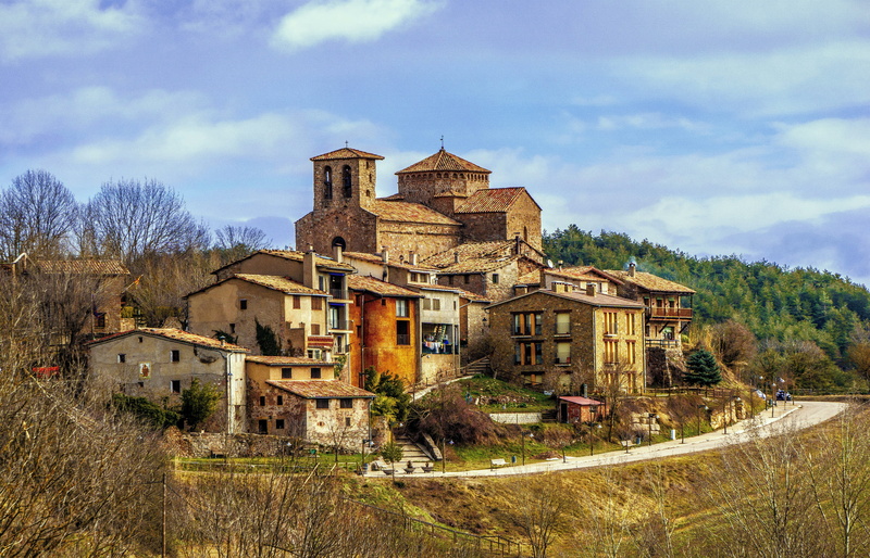 building, villa, casa vieja, house, church, old, old street, brown, travel destinations, no people, lawn, facade, tourism, outdoors, nature, houses, city
