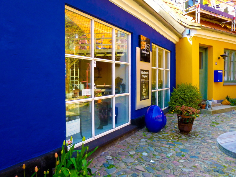 city, entrance, window, architecture, blue, luxury, built structure, glass - material, outdoors, building exterior, no people, door, mon, nature, island