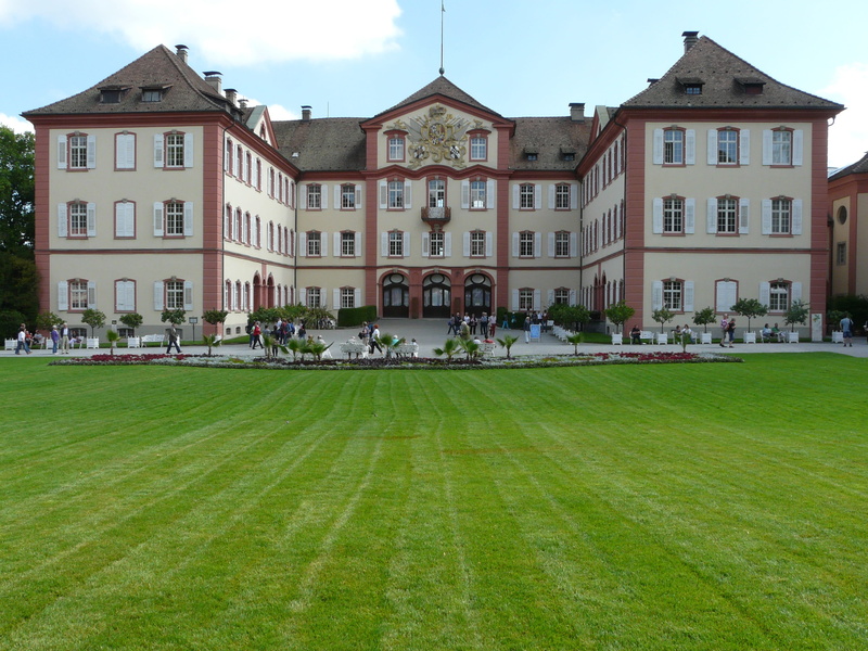 day, castle, 2K, island, plant, Knights Castle, city, knights, mainau, cloud - sky, residential district, villa, house, lawn, outdoors, apartment, incidental people