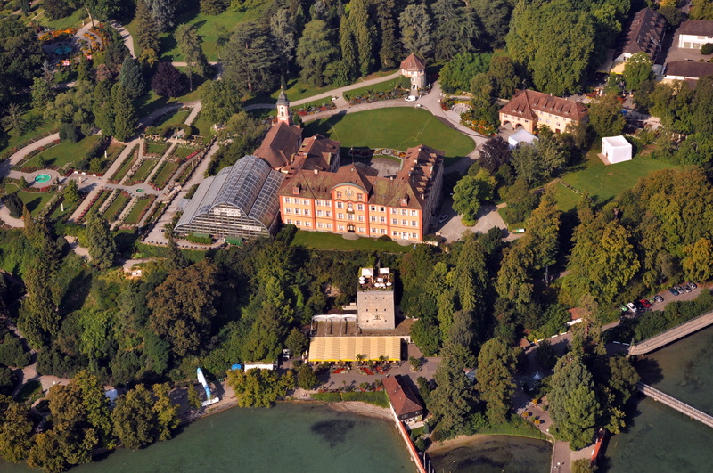 plant, growth, sunlight, green color, roof, tree, park, high angle view, city, mainau island, residential district, building exterior, building, mountain