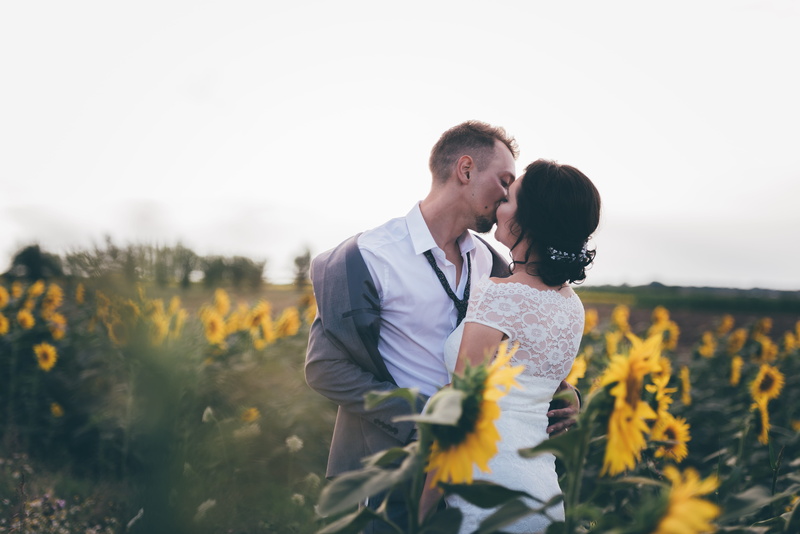 couple, happiness, bouquet, togetherness, field, bride, beso, females, males, embracing, caucasian Ethnicity, affectionate, dating, groom, people, wife