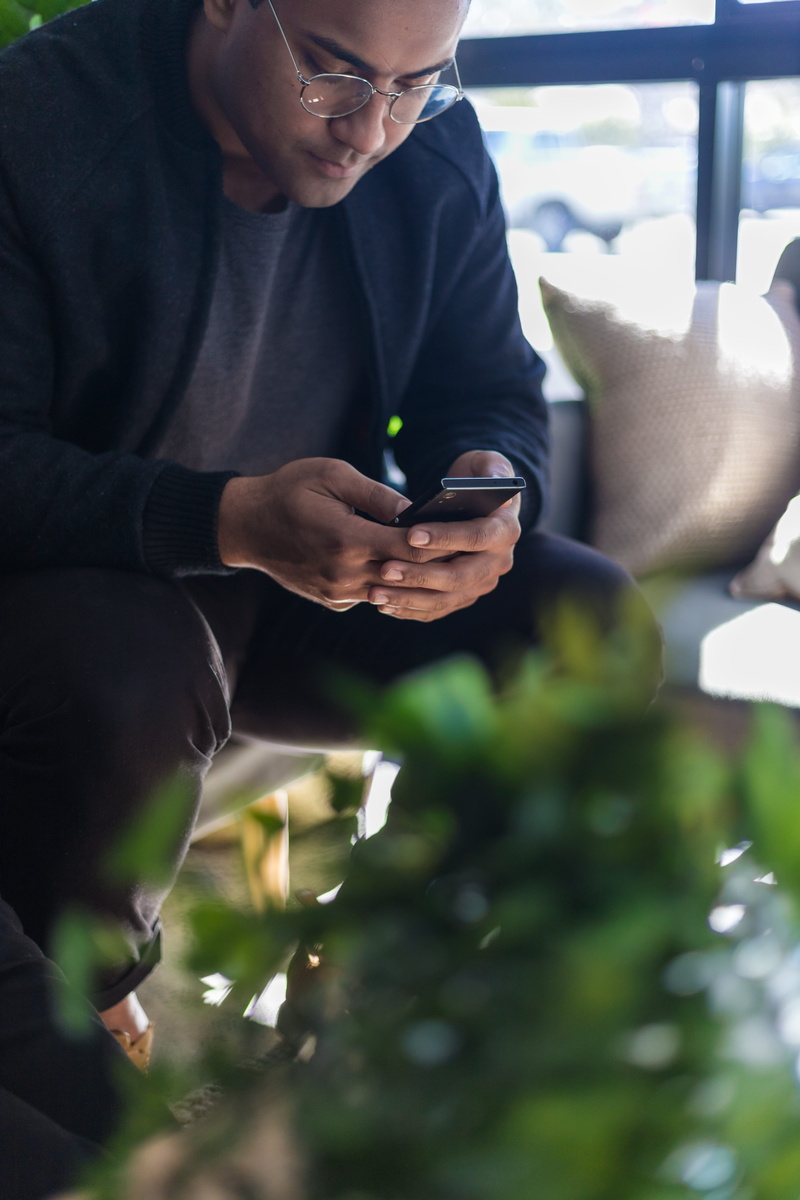 smart phone, day, electronics, glasses, computer, connection, accessories, using phone, holding, telephone, real people, men, outdoors, iphone, texting