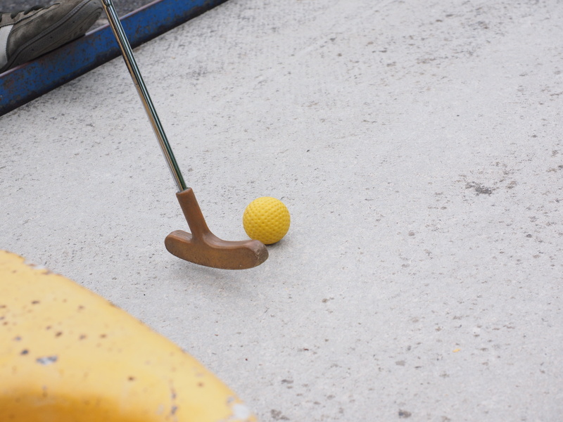 mini golf club, no people, close-up, yellow, shoe, minigolf plant, selective focus, ball guide, outdoors, obstacles, near, high angle view, mini golf ball