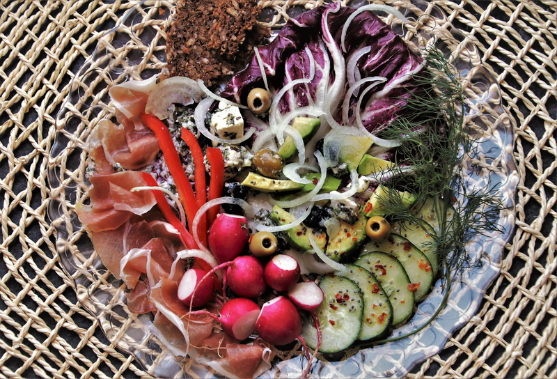 nutrition, on the table, raw food, sisal, close-up, food, no people, eat, dill, diet, large group of objects, onion, eating, tablecloth, plate, basket