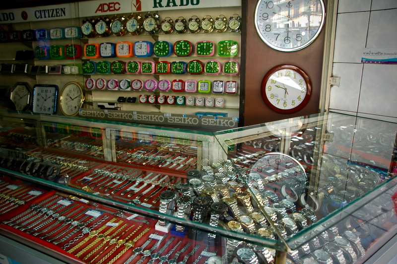 gauge, arrangement, 2K, shop, restaurant, grocery store, time, large group of objects, number, collection, display cabinet, retail, analog clock, architecture