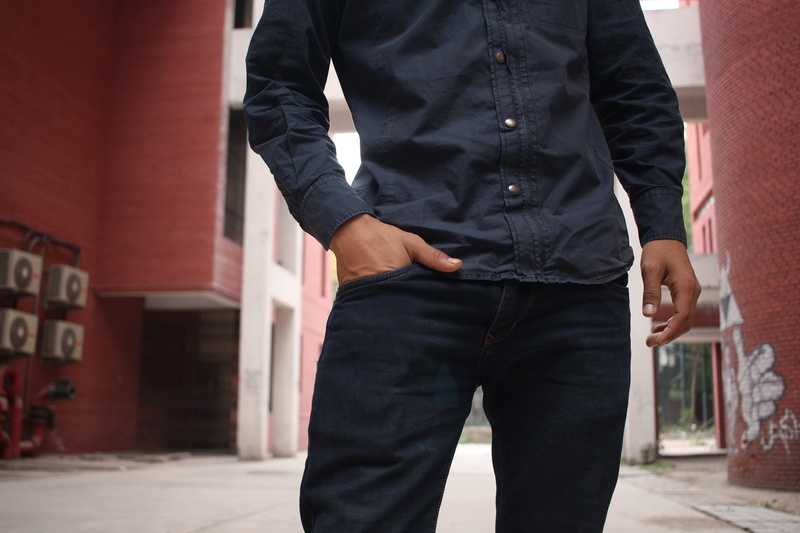 pose, lifestyles, street, style, jeans, person, black color, fashionable, smart, daylight, midsection, man, brickwalls, real people, sport, fashion, black