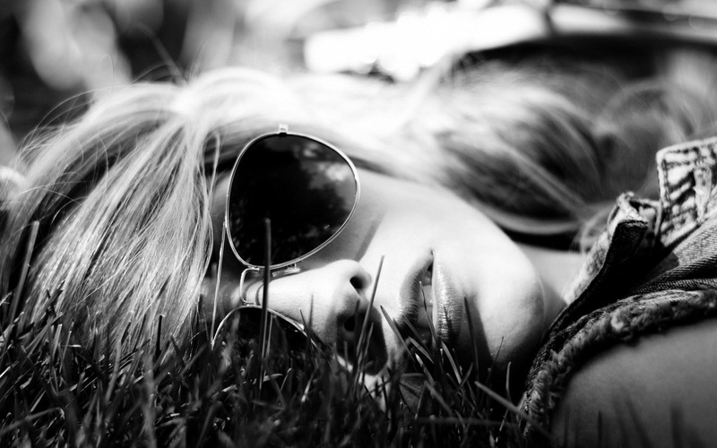sunglasses, wearing, glasses, photo, scale, 720P, girl, woman, grass, gray, mood, field