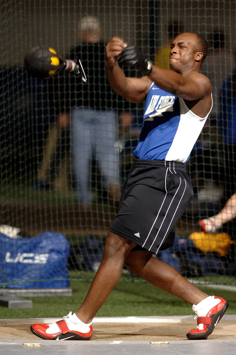 young adult, mid-air, one person, real people, athlete, Throw, motion, focus on foreground, sports uniform, man, stress, muscular, leisure activity, vitality