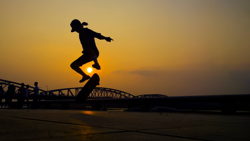 leisure activity, effort, people, youth, outdoors, nature, side view, jogging, one person, activity, golden, skating, photo, mid-air, skateboard, urban