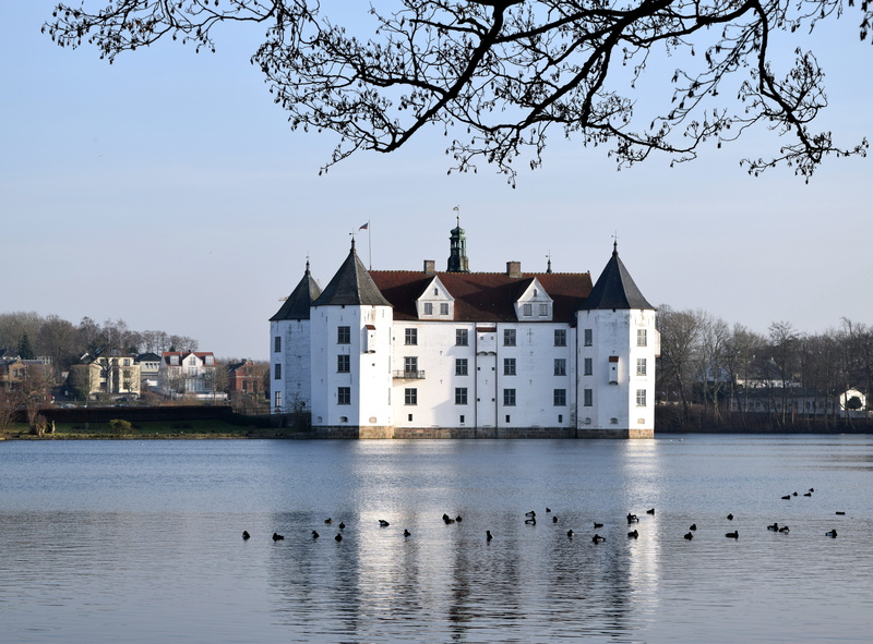 outdoors, bird, no people, glücksburg, water, nature, waterfront, animal themes, building, mirroring, architecture, lake, animals in the wild, vertebrate