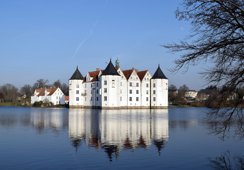 day, historically, 5K, city, reflection, building, places of interest, nature, waterfront, row house, mirroring, building exterior, built structure, outdoors