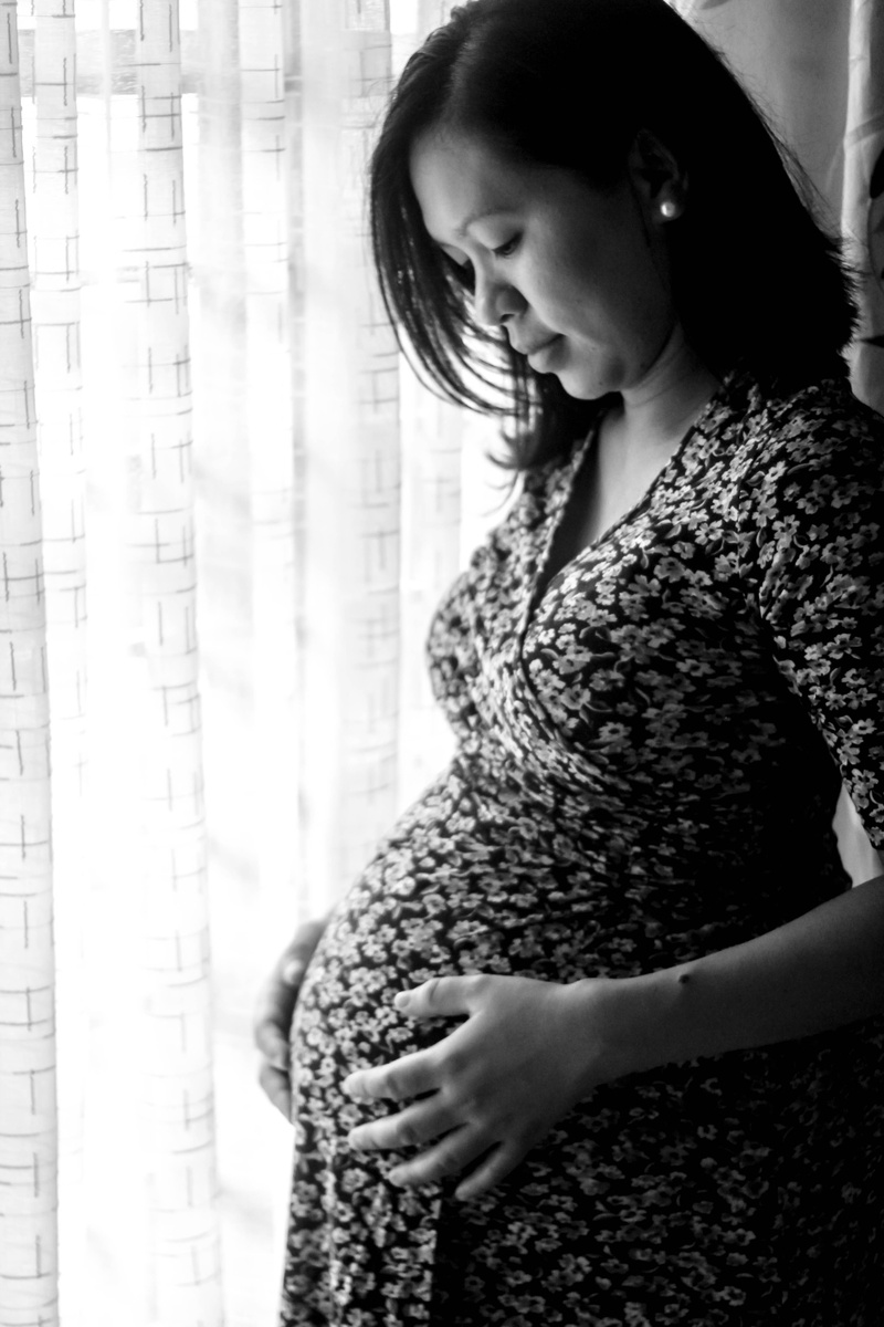 pregnant women, indoors, child, smiling, expecting, three quarter length, females, parent, holding, 5K, love, leisure activity, happy, woman, young women