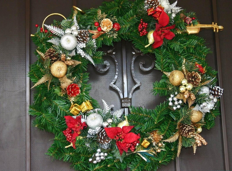 retro Styled, christmas Decoration, wreath, bouquet, wood - Material, nature, celebration, rustic, entrance, ornate, winter, year, white, door, 720P, decor