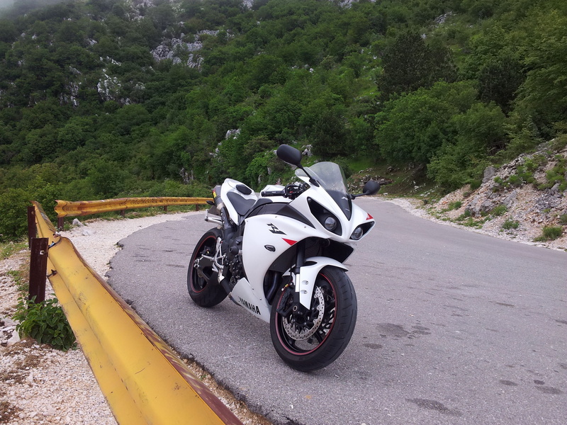 road, Yamaha, yzf-r1, trees, motorcycle, bike, 2K, white, bump