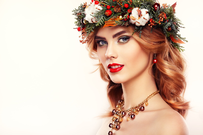 5K, girl, hairstyle, bumps, look, face, wreath, decoration, makeup, needles