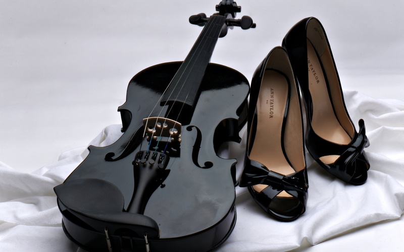 indoors, black, bow - Musical Equipment, no People, black Color, elegance, white, musical equipment, mountain, shoes, guitar, absence, classic, single Object