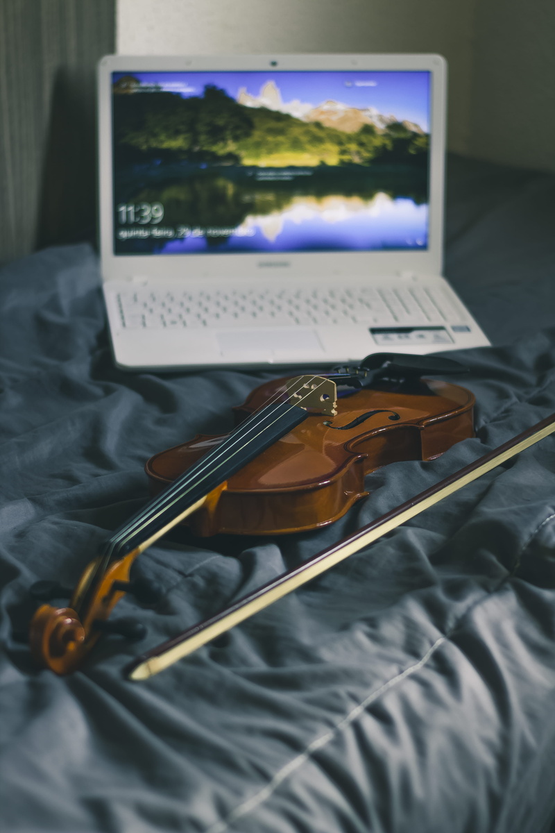 connection, classic, arts culture and entertainment, indoors, computer, 5K, close-up, blur, lifestyle, music, screen, still life, electronics, photograph