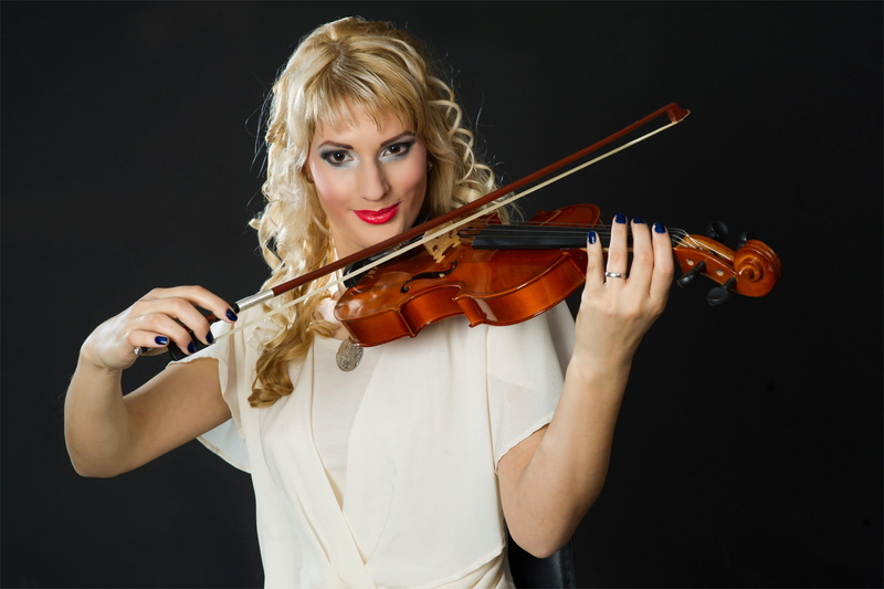 bow - musical equipment, concert, playing, music, violin, 4K, violinist, adult, soloist, hairstyle, artist, hair, beautiful woman, women, hobby, beautiful