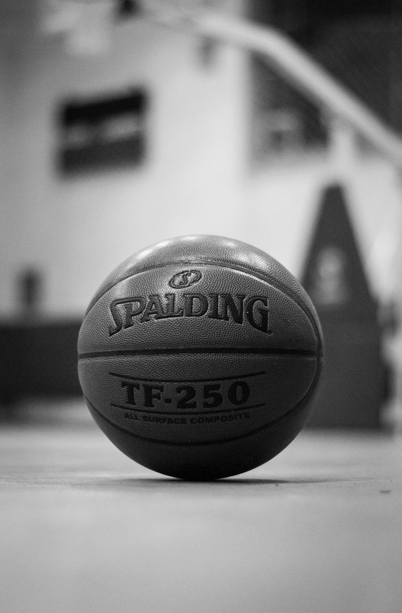 text, letter, communication, 5K, bucuresti, basketball, circle, selective focus, hall, western script, gym, black and white, capital letter, still life