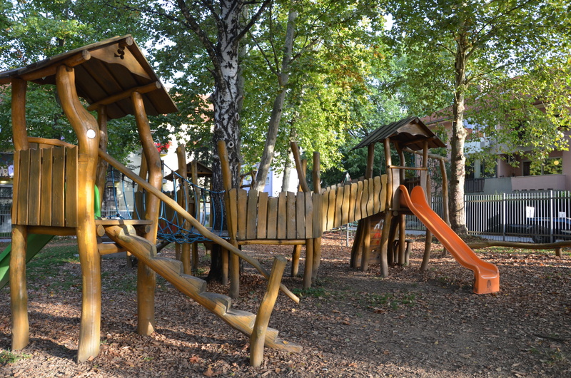 nature, architecture, land, outdoor play equipment, empty, tree, 4K, no people, children playground, seat, growth, day, jungle gym, plant, built structure
