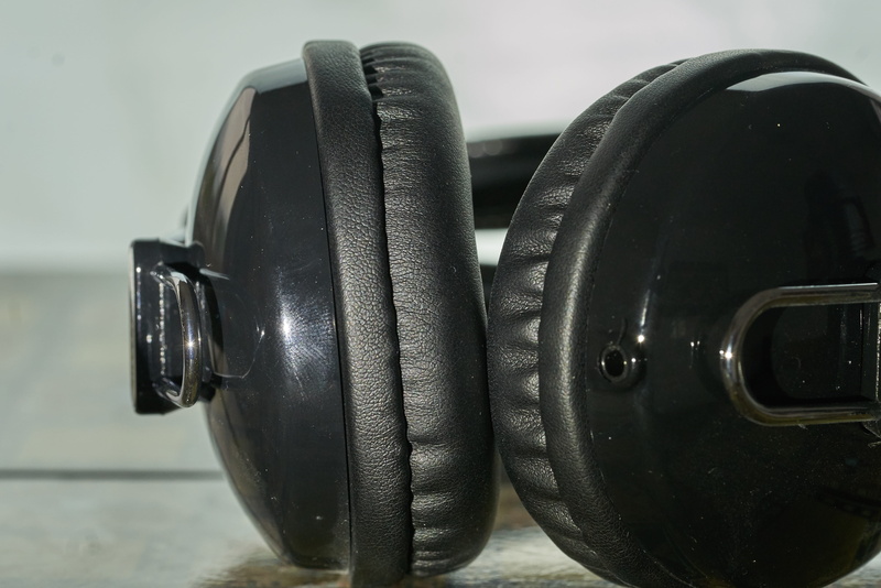 no people, weight training, sports training, close-up, sports equipment, mp3, black color, audio, exercise equipment, equipment, dumbbell, listen, dj, 5K
