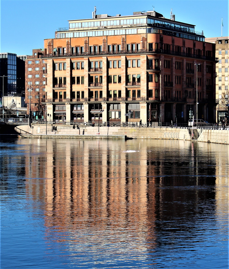 still, outdoors, old house, palace, water, view, building exterior, the art nouveau style, destination, location, the city, beautifully, attraction, residential district