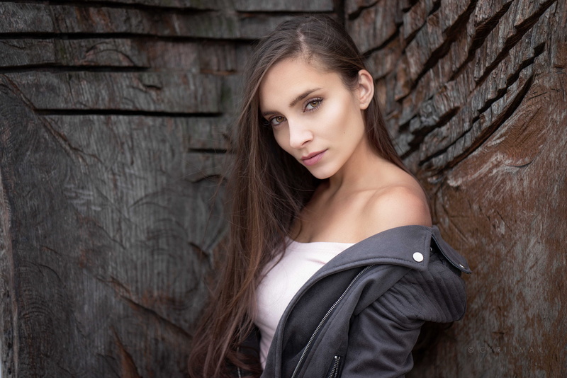 sweater, adult, beautiful woman, women, lifestyles, tree, hairstyle, real people, contemplation, young adult, long hair, outdoors, one person, portrait
