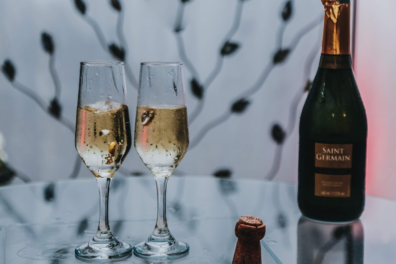 transparent, focus on foreground, glass, food and drink, celebration, alcohol, glasses, drinking glass, crystal, wines, indoors, no people, 2K, wine, still life