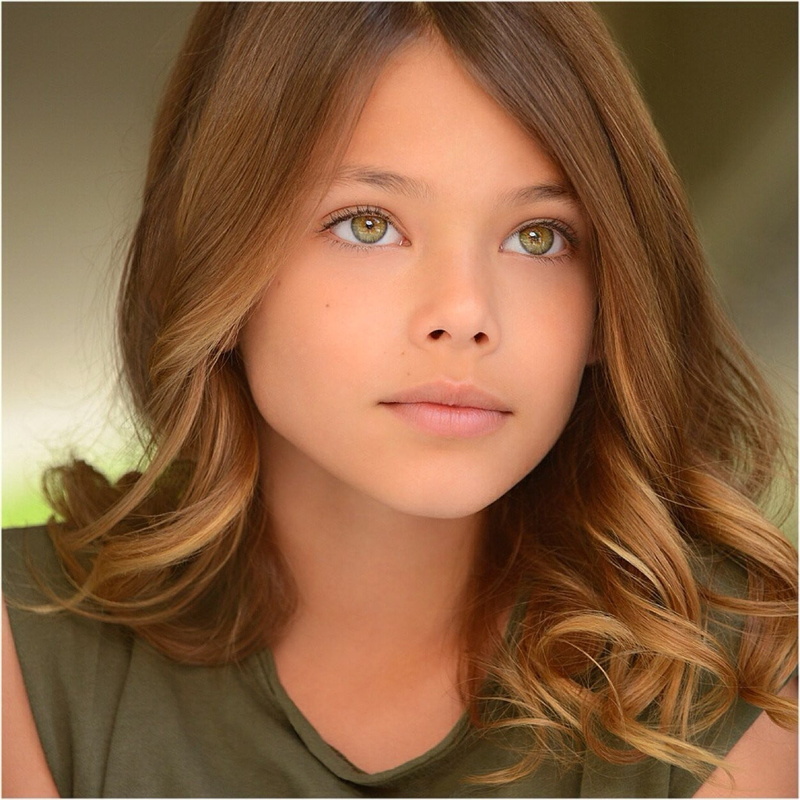 long hair, beauty, adult, human face, hair, fashion, v, young adult, beautiful woman, hairstyle, teenager, women, headshot, 480P, looking at camera, one person