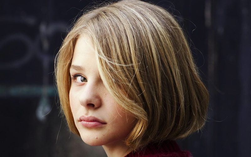 chlo grace moretz, headshot, hair, beautiful woman, young women, emotion, depression - sadness, close-up, one person, human face, black background, sadness