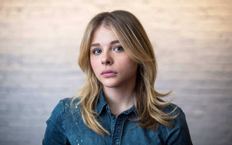 long hair, casual clothing, chlo grace moretz women blonde actress face green eyes jeans shirt, hair, brown hair, beautiful woman, hairstyle, headshot