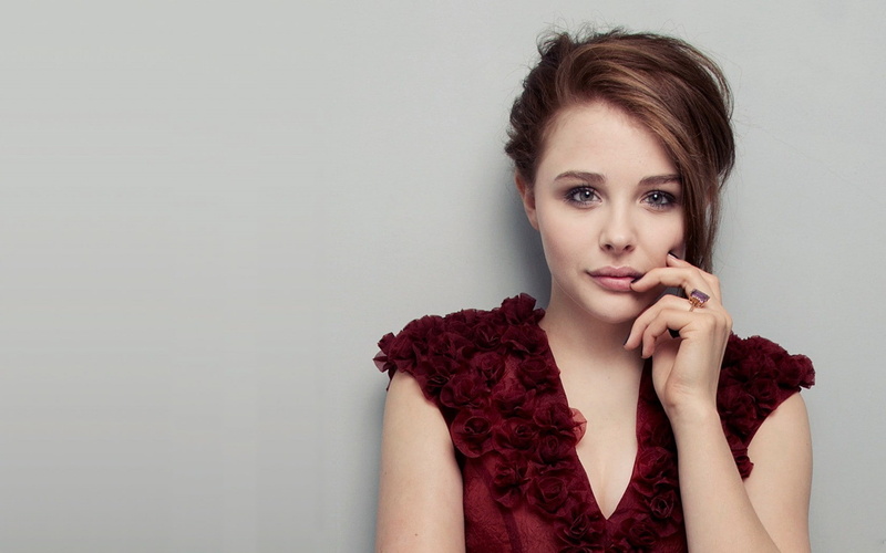 adult, looking at camera, hair, contemplation, chlo grace moretz actress, studio shot, one person, brown hair, beautiful people, young adult, beauty, indoors