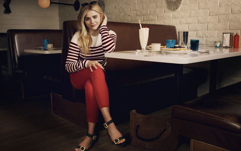 k, looking at camera, smiling, front view, full length, women, young women, portrait, adult, beauty, fashion, beautiful woman, Grace, sitting, seat, table