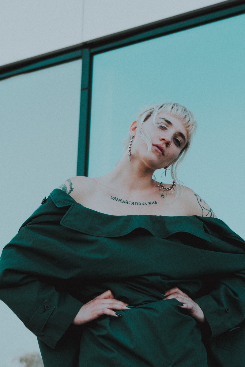 females, faded, edgy, posing, unknown, female, tattoo, moody, 4K, color Image, earring, coat, manhattan - New York City, womenswear, adult, hair, women