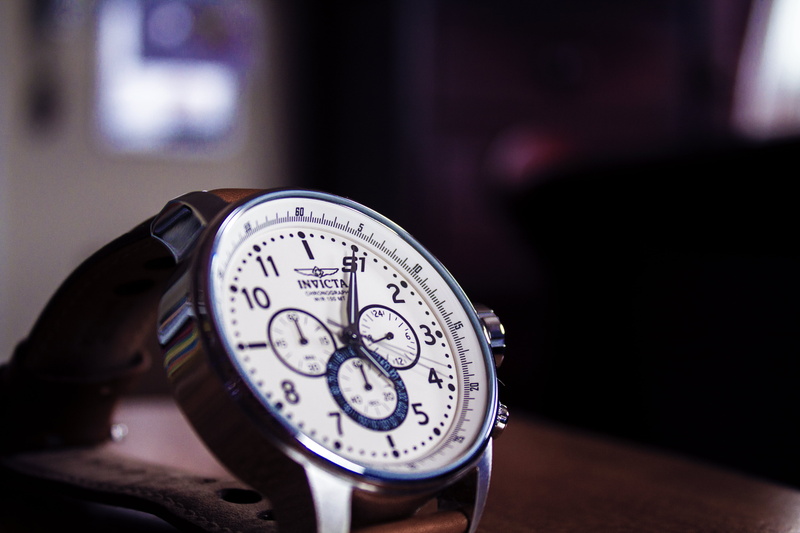 timer, pocket watch, antique, table, focus on foreground, 5K, instrument of time, indoor, wristwatch, blur, gauge, time, minute, leather, geometric shape