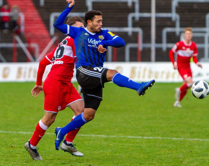 clothing, sports equipment, fc saarbrücken, soccer player, kicking, effort, soccer uniform, ball, sports uniform, soccer field, team sport, 2K, playing