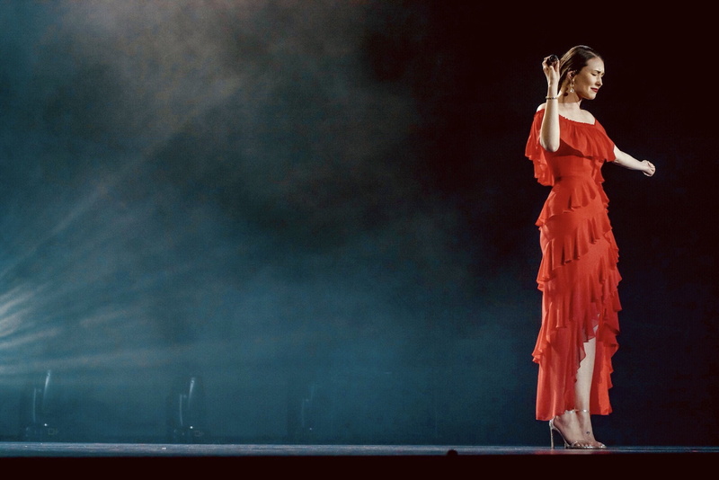 Loren Allred, 1080P, closed eyes, stage shots, The Greatest Showman, red clothing, stages, singing, stage light