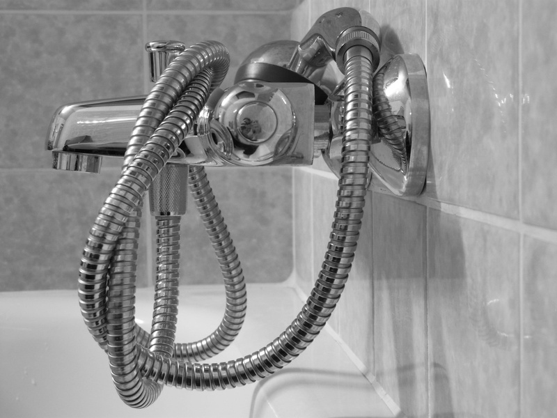pattern, metallic, body care, Shower, no people, bad, stainless steel, gear, wheel, technology, faucet, telephone receiver, bath, wall - building feature