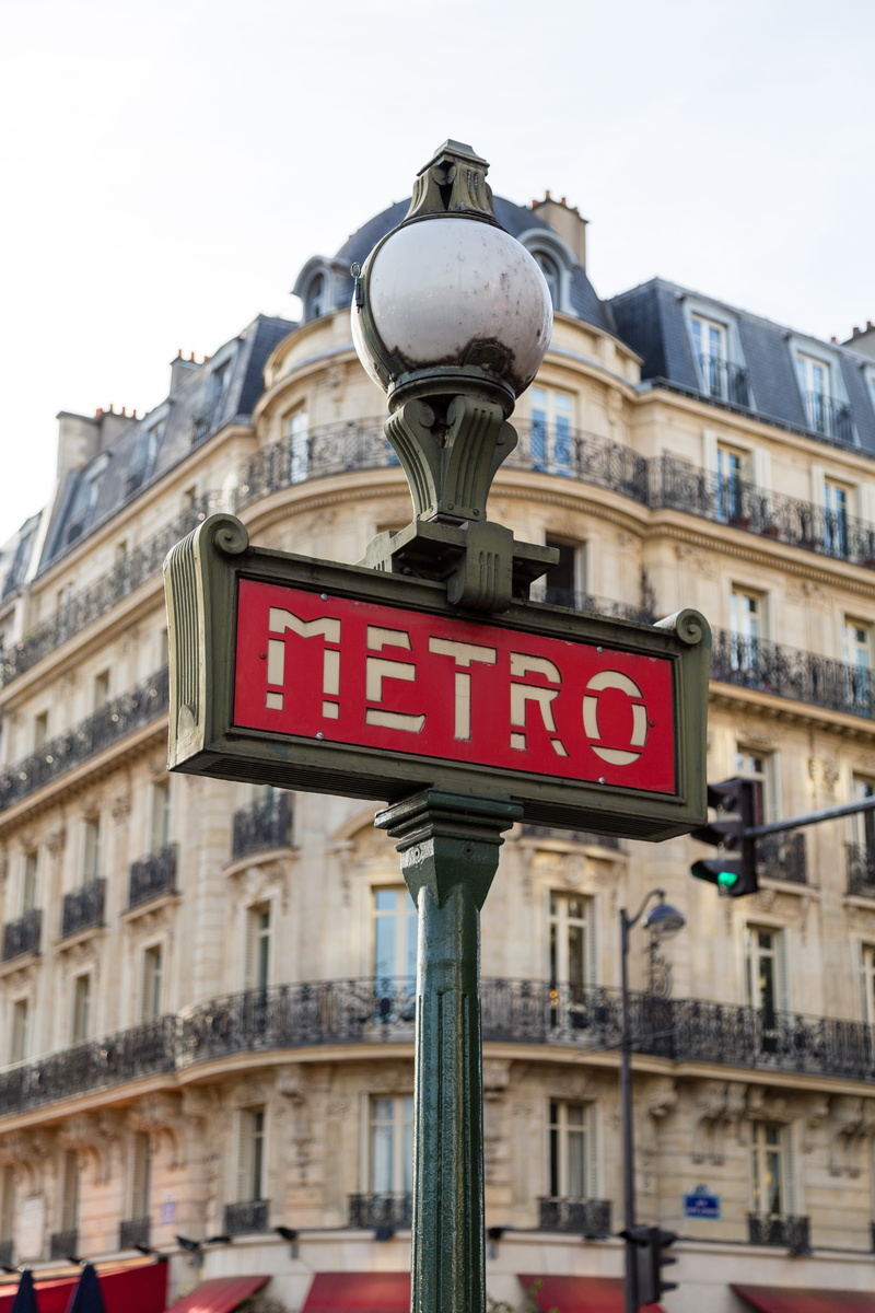 guidance, famous Place, typography, low angle view, 5K, building Exterior, facade, urban Scene, clear sky, communication, street, road sign, architecture