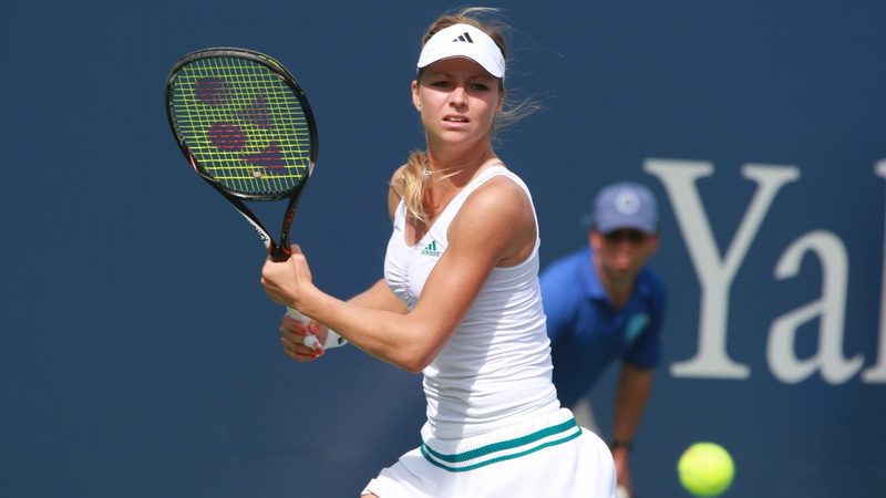 holding, young adult, sport, outdoors, blue, lifestyles, determination, leisure activity, exercising, three quarter length, racket, people, athlete, young women