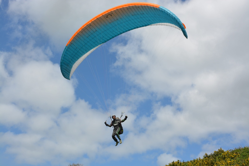 leisure, fly, lifestyles, exhilaration, freedom, parachute, real people, 5K, unrecognizable person, normandy, paraglider, flying, extreme sports, sport