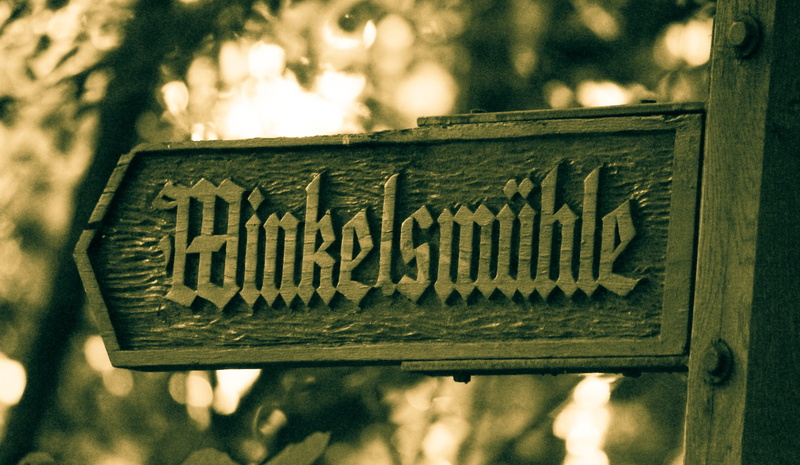 sign, western script, north rhine westphalia, mettmann, outdoors, directory, message, arrow symbol, old, 4K, script, autumn, information, direction, note