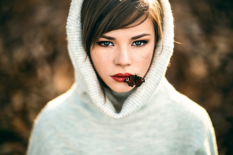 clothing, adult, beautiful woman, lepidoptera, scarf, portrait, hairstyle, human face, beautiful people, 1080P, human lips, insect, focus on foreground