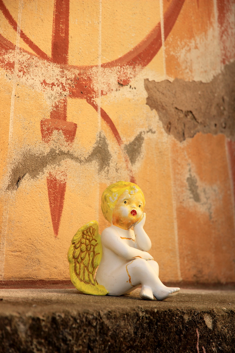 memory, consolation, grave, child grave, no people, female likeness, creativity, hope, wall, figurine, toy, little angel, mural, 5K, angel, faith, close-up