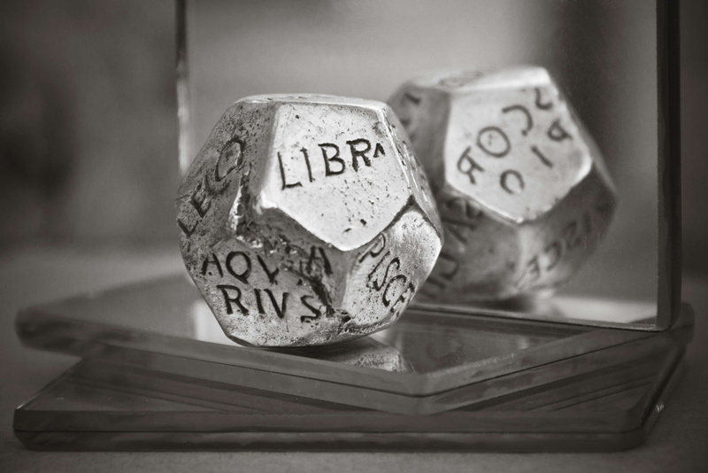 metal, pattern, economy, number, focus, food, communication, reflection, close-up, selective focus, focus on foreground, group of objects, astrology, western script